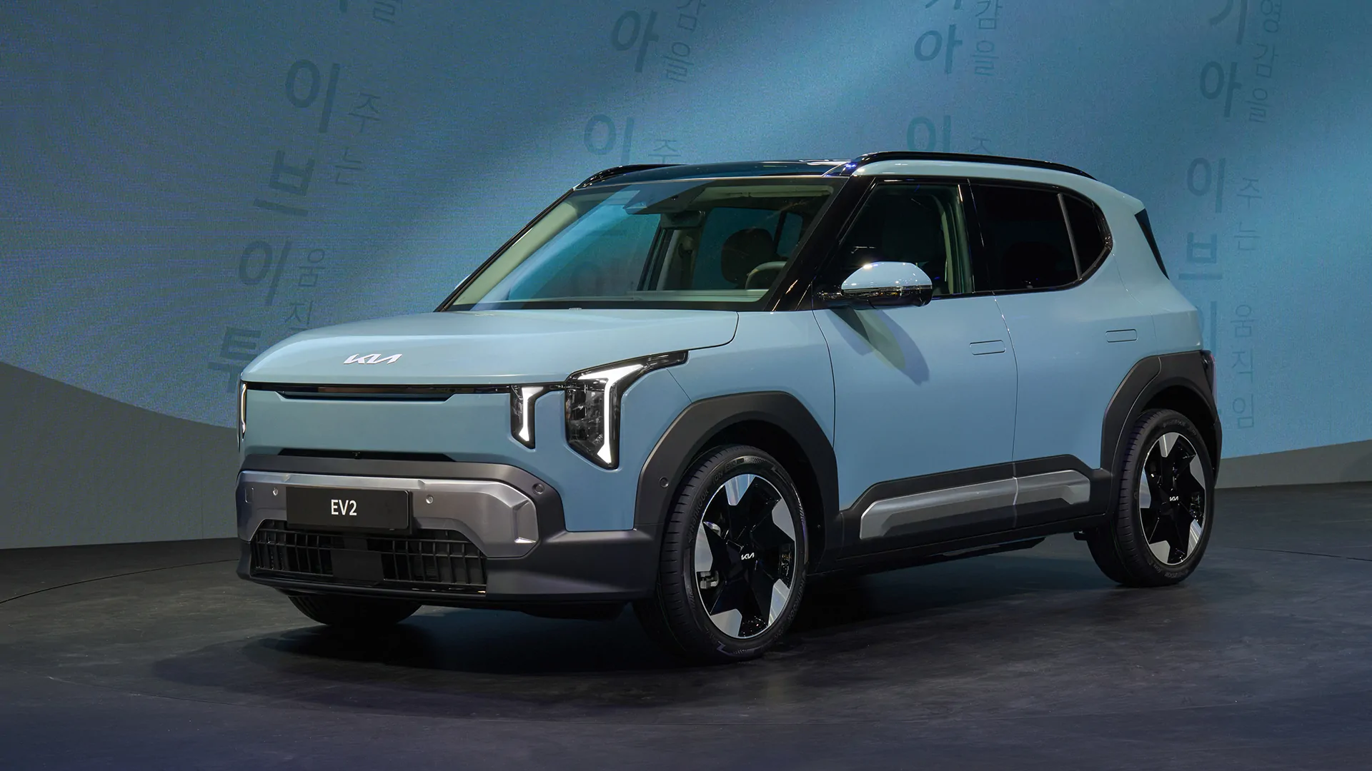 Kia представила новый компактный внедорожник EV2